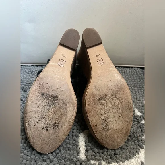 Tory Burch Women’s Leather Wedge Sandals size 11 Black with Box - Picture 8 of 8